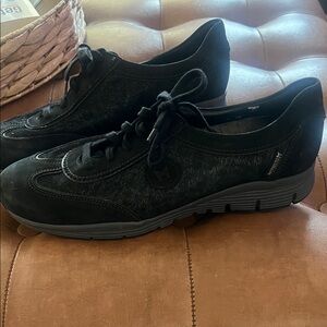 Mephisto Black Low-Profile Lace-Up Women's casual walking shoes 7.5
